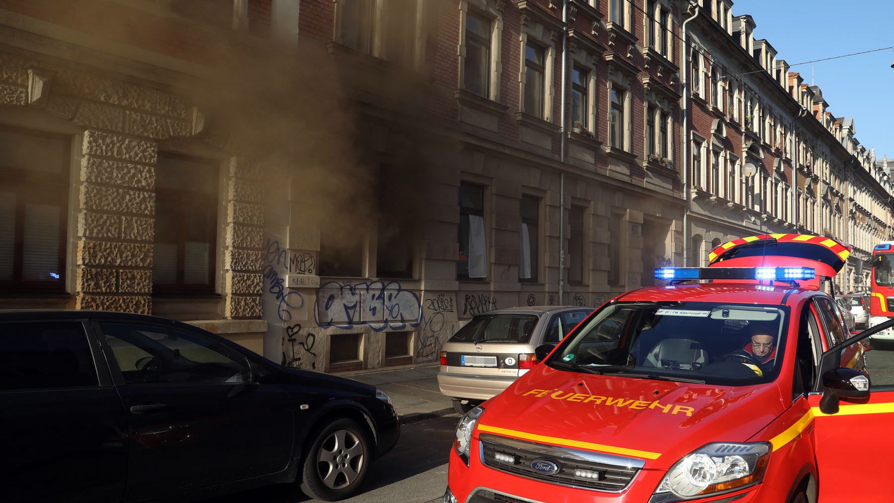 Brand auf der Förstereistraße - Fotos: Roland Halkasch