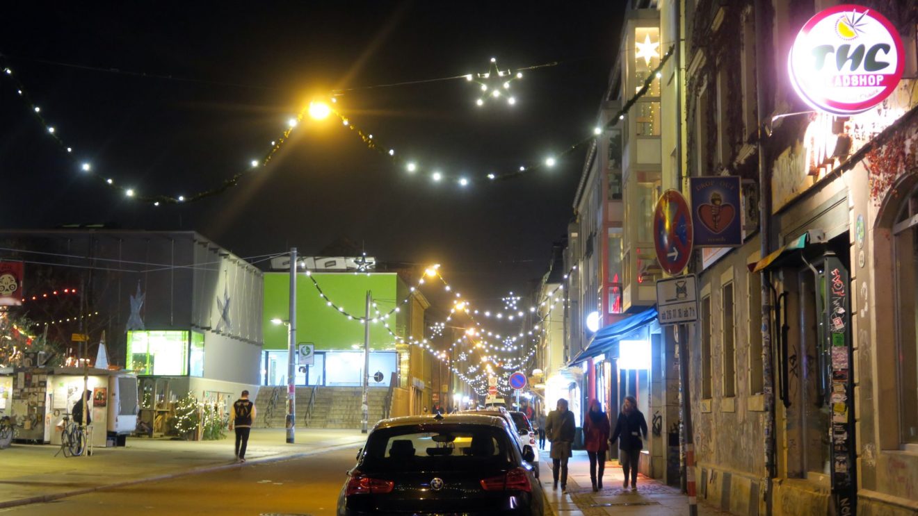 Weihnachtsbeleuchtung auf der Alaunstraße