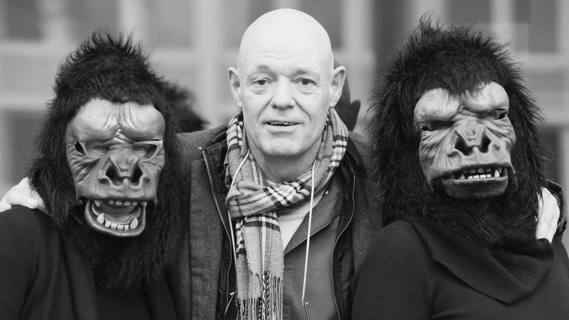 Jean Noël ­Schramm mit den Gorilla-Girls