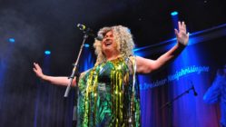 Claudia Goslar als Shirley Bassey - Foto: Angela Stuhrberg