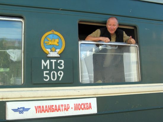 Der Osten hat es ihm angetan - hier in der transsibirischen Eisenbahn. Foto: schulz aktiv reisen