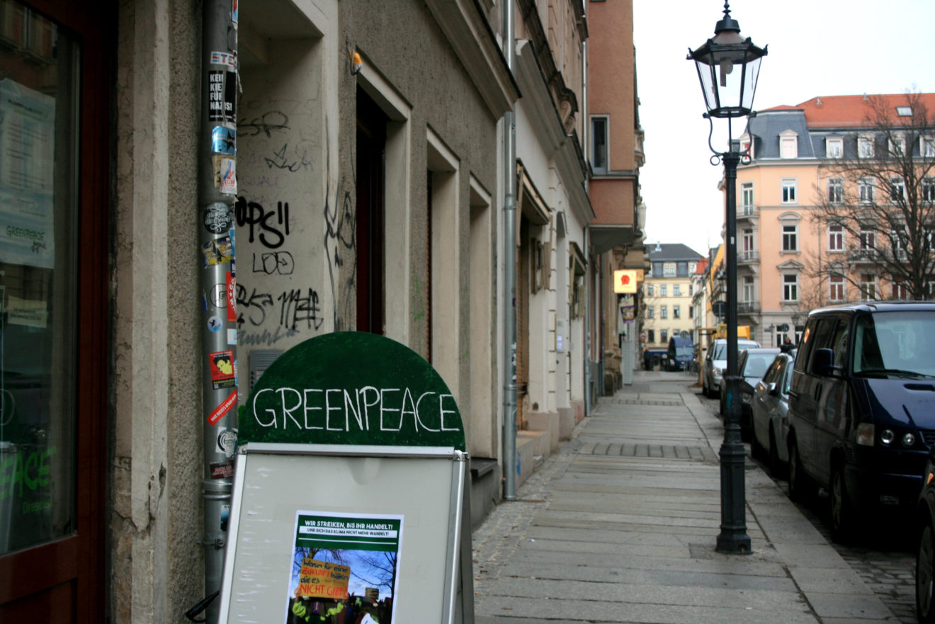 Das Greenpeace-Büro in der Martin-Luther-Straße öffnet seine Türen von 14 bis 17 Uhr.