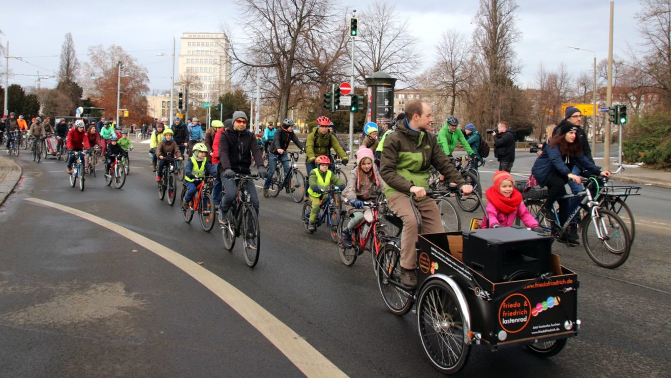 Start der Fahrraddemo am Albertplatz