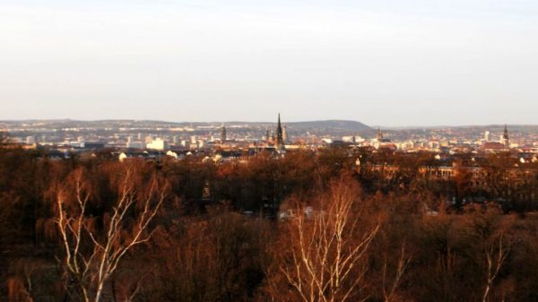 Schule mit Ausblick. Von der Marienallee sieht man fast die ganze Neustadt.