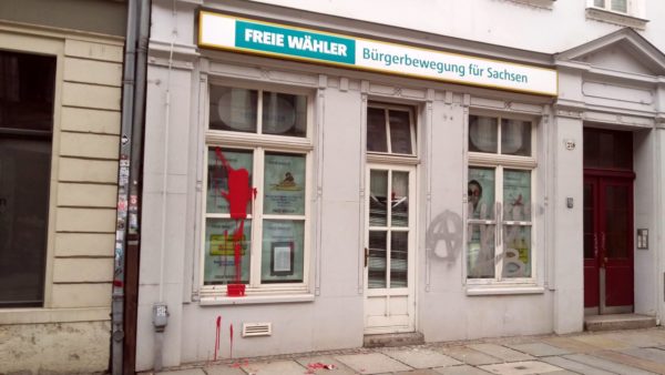 Farbanschlag gegen Büro der "Freien Wähler"