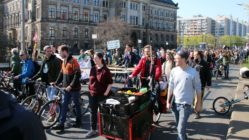 Picknick-Utensilien im Lastenrad