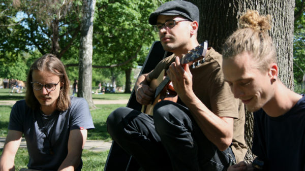 David Lorenz Dave), Michel Koch und Paul Förster sind Teil der Band Kapunobo.