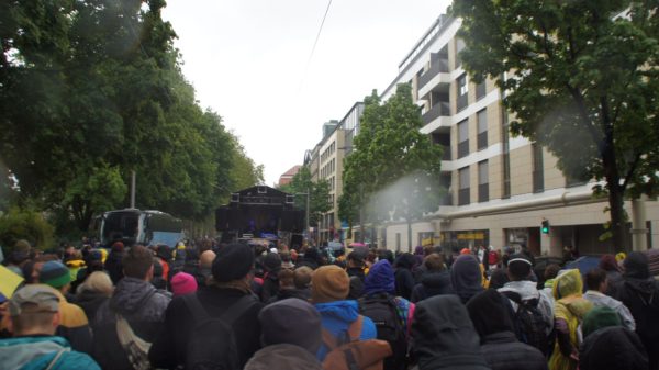 Parade auf dem Weg zum Postplatz