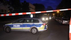 Die Polizei hat die Stetzscher Straße abgesperrt.