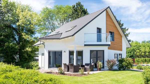 Einfamilienhaus, Wohnhaus mit Garten - Foto: Fotolia.com © js-photo #153888363