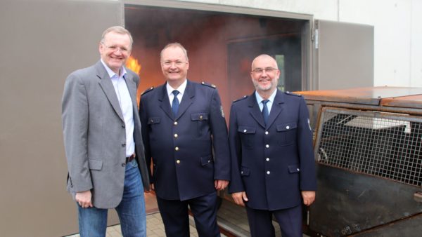 Bürgermeister Detlef Sittel, Andreas Rümpel, der Leiter des Amtes für Brand- und Katastrophenschutz und Feuerwehr-Ausbilder Uwe Seiler.