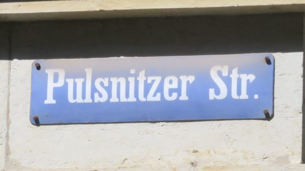 altes Straßenschild "Pulsnitzer Straße"