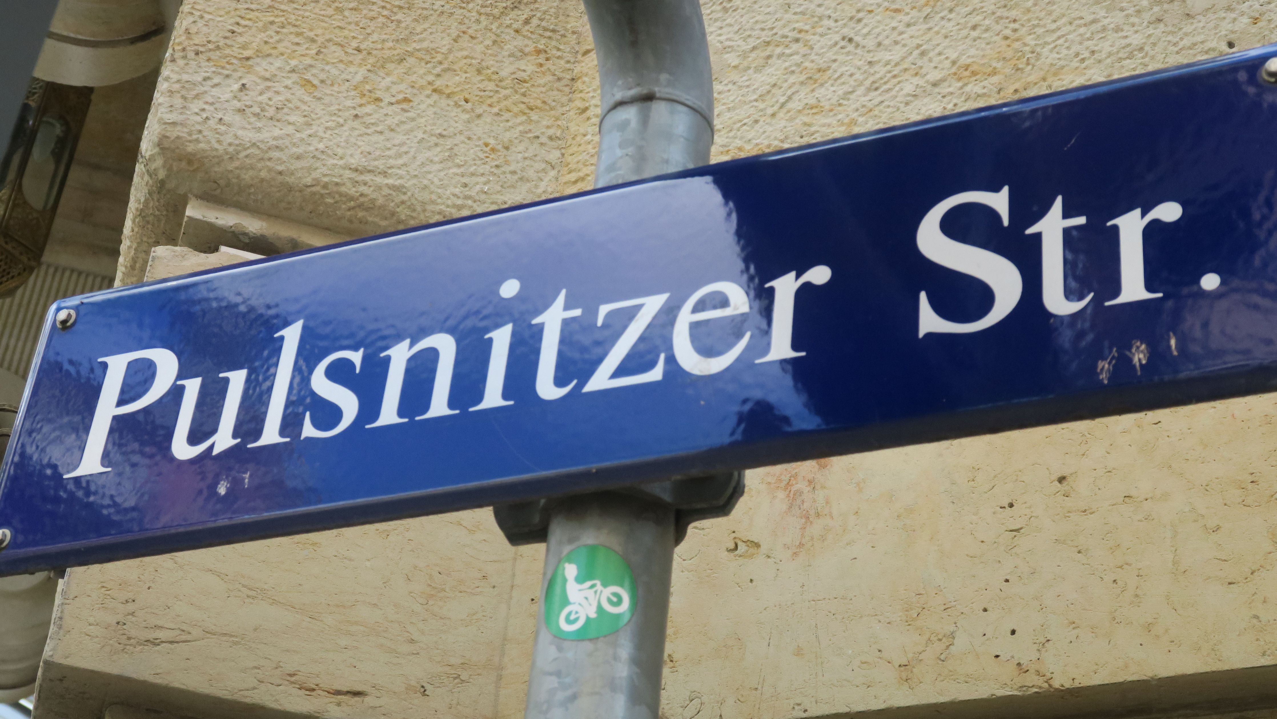 Straßenschild "Pulsnitzer Straße"