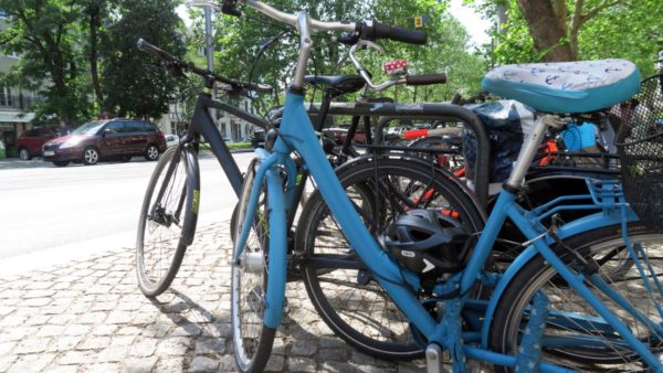 Die Fahrräder müssen bis nächste Woche Sonntag weg.