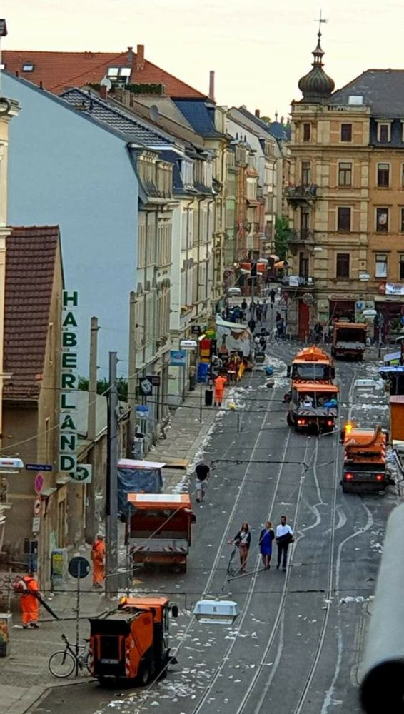 Stadtreinigung auf der Rothenburger Straße. Foto: Josi