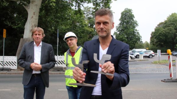 DVB-Vorstand Lars Seiffert mit dem abgefahrenen Schienen-Vergleich.