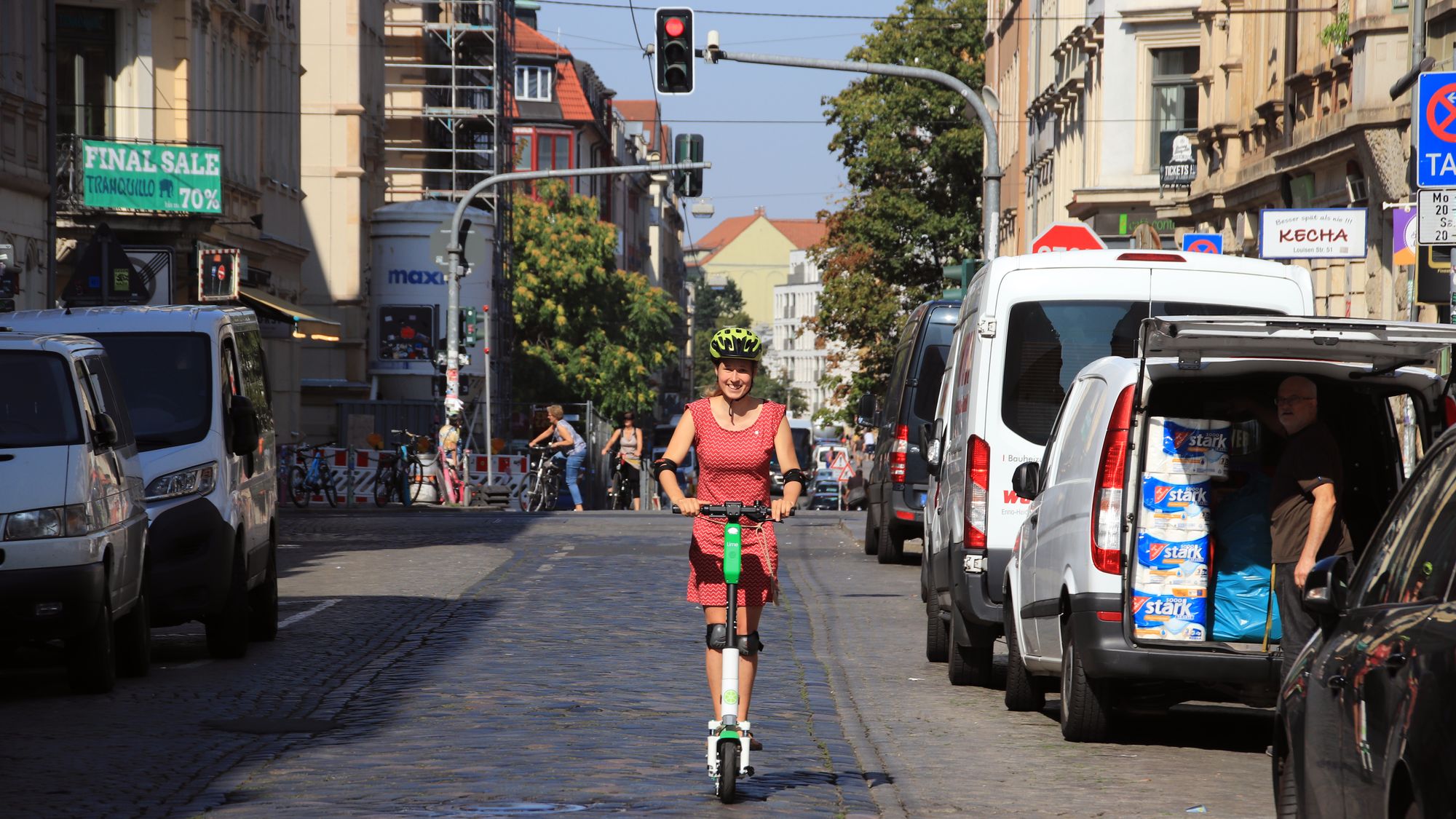 Der E-Scooter-Test für die Neustadt fällt auf der Louisenstraße holprig aus.