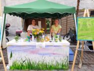 Selbstgemachte Drinks und frische Blumen auf der Hechtstraße.