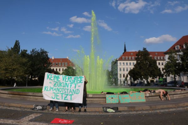 Protestaktion im Brunnen am Palaisplatz - Foto: XR