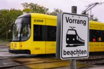 Beschädigte Straßenbahn an der Hellersiedlung - Foto: Tino Plunert