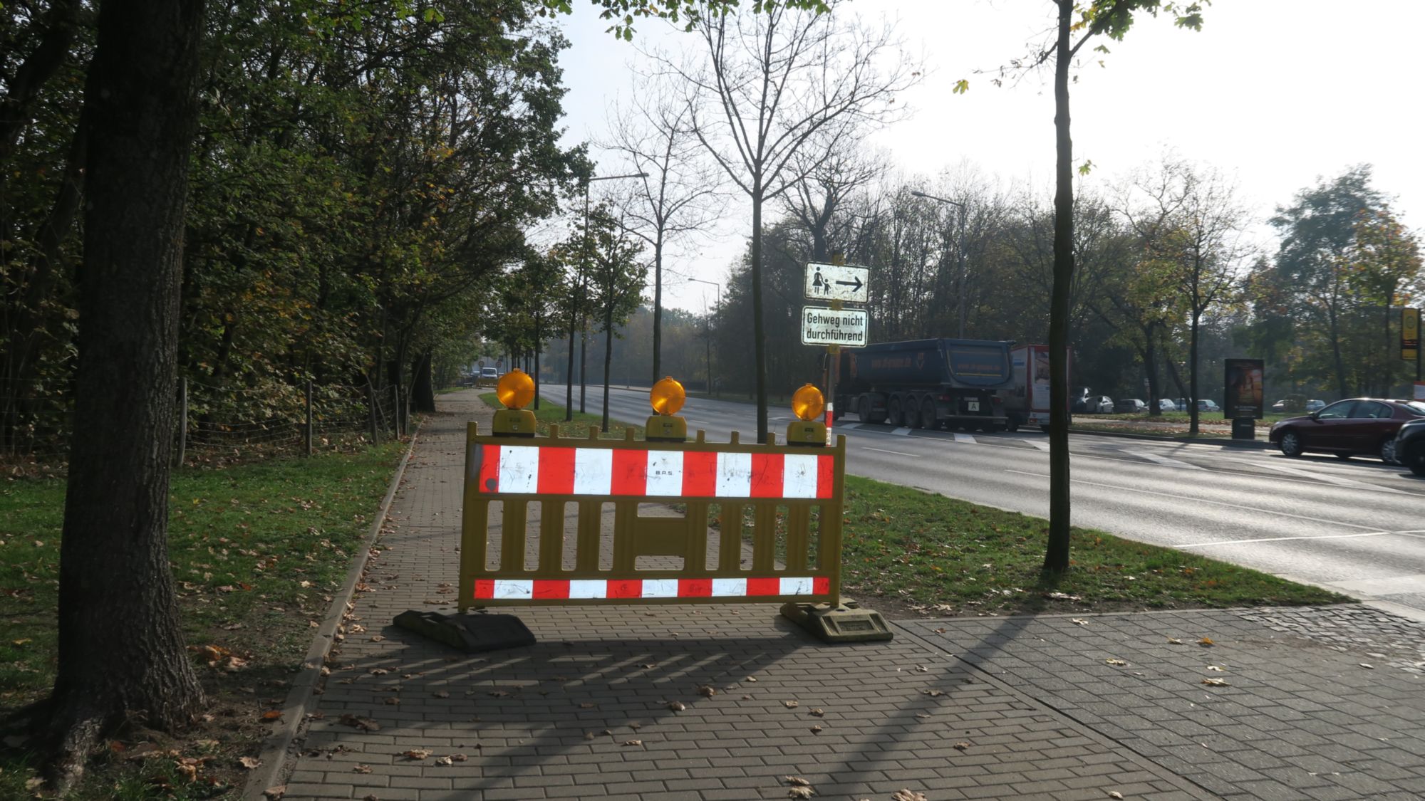 Fuß- und Radweg an der Stauffenbergallee gesperrt.