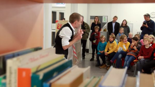 Bibliothekseröffnung mit Pantomime