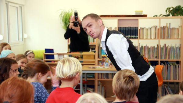 Arne König brachte die Kids mit seiner Pantomime zum Lachen.