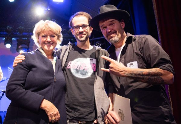 Kulturstaatsministerin Monika Grüters mit Johannes Krömer und Mirko Glaser vom Blue Note - Foto: Stefan Wieland