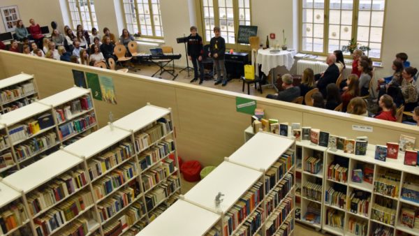 Schulbibliothek im Romain-Rolland-Gymnasium