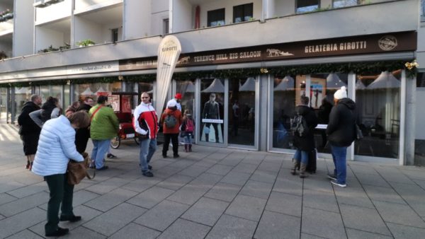 Eröffnung des Terence-Hill-Eis-Saloons auf der Hauptstraße