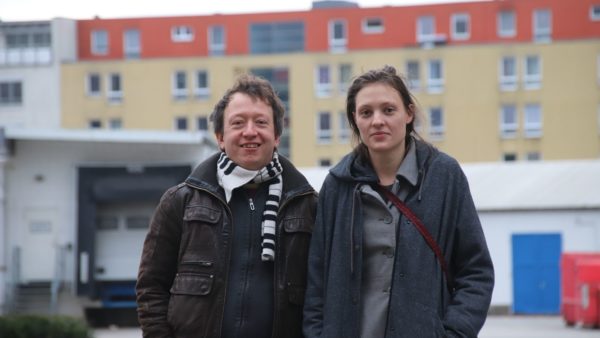 Pirat Jan Kossick und Charlotte Brock (Die Partei) haben einen Ersetzungsantrag eingereicht: Bunt statt grau.