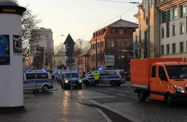 Großes Polizei Aufgebot an der Königsbrücker. Danke an Ronny für das Foto. 