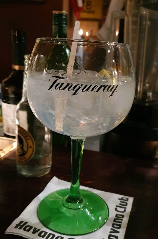 Ein letzter Gin-Tonic in Frank's Bar