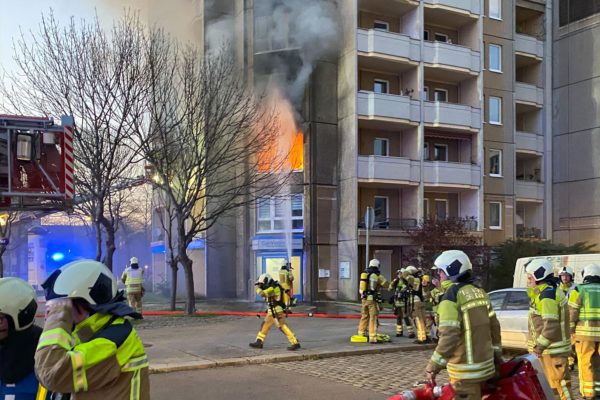 Gegen ca. 20.30 Uhr hatte die Feuerwehr den Brand gelöscht. Foto: Roland Halkasch