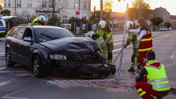 Die Unfallforschung im Einsatz - Foto: Tino Plunert