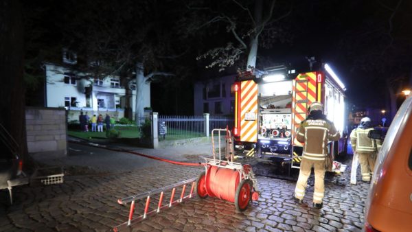 Feuerwehr im Einsatz an der Nordstraße. Foto: Roland Halkasch