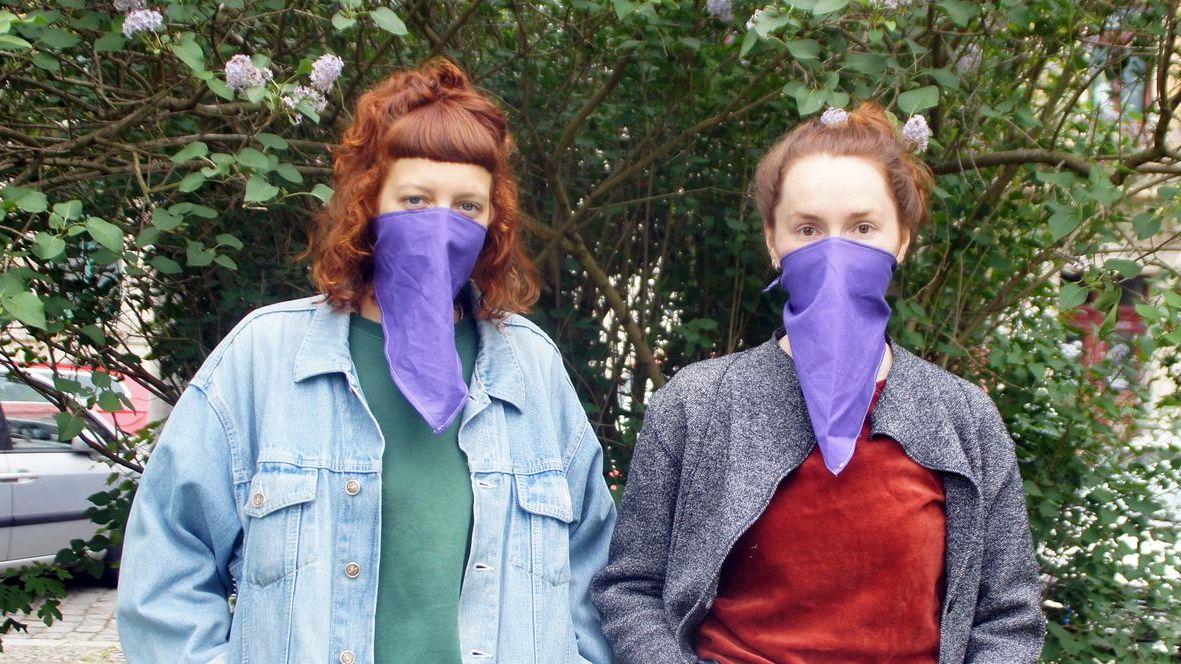 Julia und Helen sind das frisch gegründete Kollektiv "Purple Masks". Foto Philine