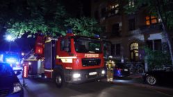 Feuerwehr im Einsatz auf der Theresienstraße - Foto: Roland Halkasch