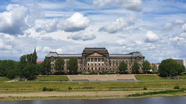 Querdenker-Versammlung am Königsufer verboten - Foto: Archiv/Anton Launer