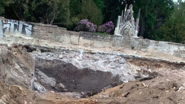 Die stinkende Grube befindet sich im Bereich am Friedhof.