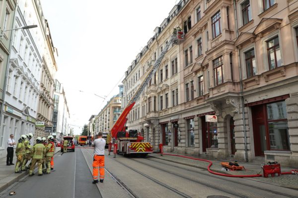 Brand auf der Hoyerswerdaer Straße - Foto: Roland Halkasch