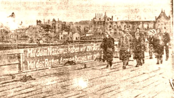 Marienbrücke 1945 - Foto Tageszeitung Dresden