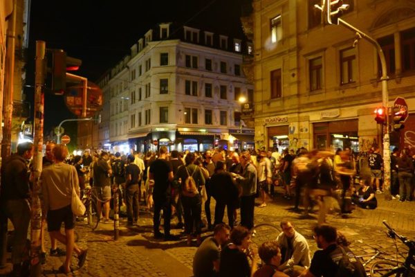 Die schiefe Ecke im vergangenen Sommer kurz vor Mitternacht.