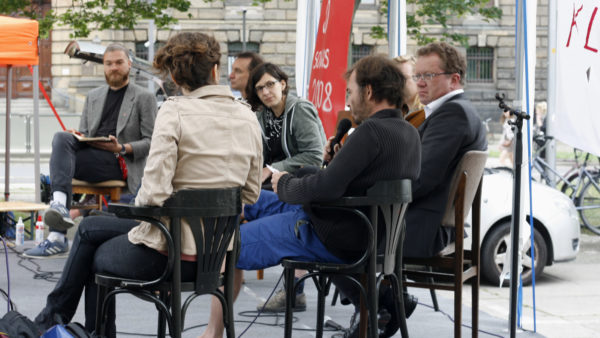 Podiumsdiskussion mit Vertreter*innen aus Politik, Wissenschaft, Wirtschaft und Aktivismus
