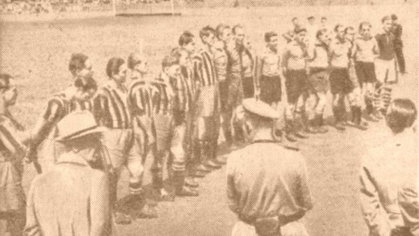 Die Altstädter in rot, die Neustädter in schwarz-weiß. Foto: Tageszeitung von 1945