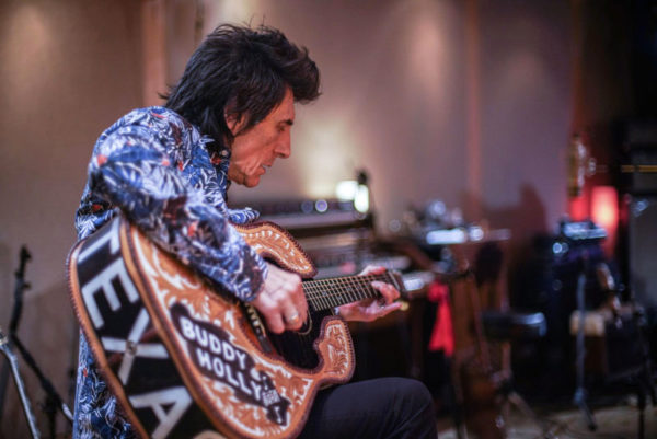 Ronnie Wood - Somebody up there likes me