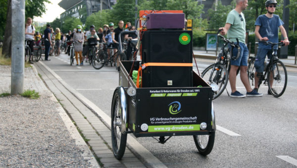 Die Demo kam ganz ohne motorisierten Lautsprecherwagen aus 