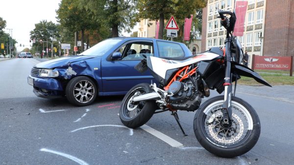 Unfall auf der Königsbrücker Straße - Foto: Roland Halkasch