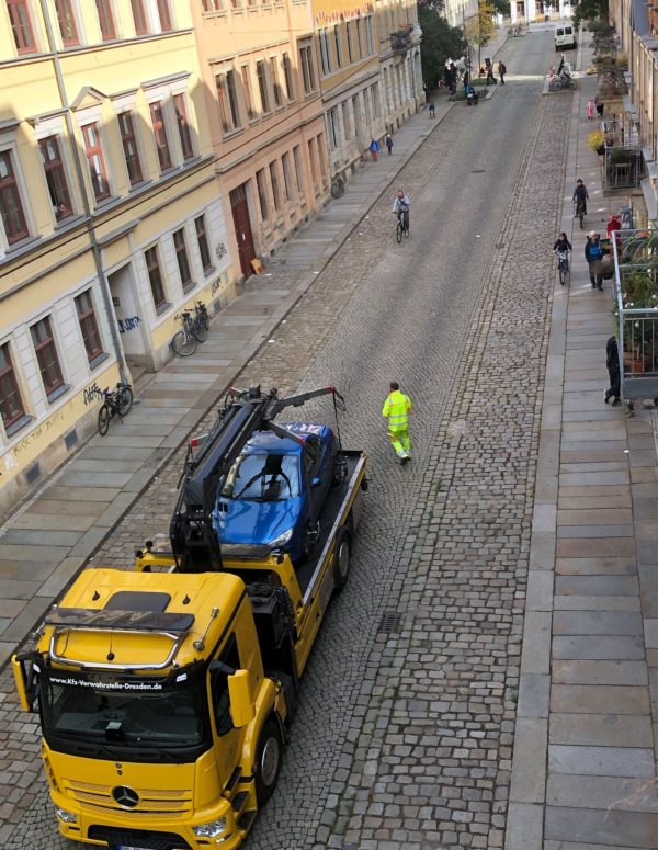 Das letzte Auto wird abgeschleppt - Foto: privat