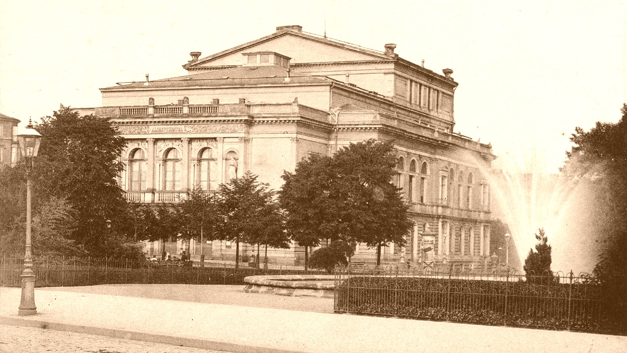 Alberttheater - Postkarte um 1920